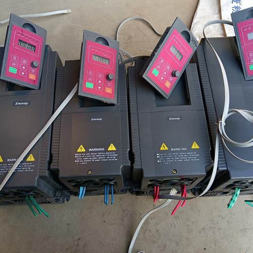 上海星为变频器 7.5KW  15KW各两台 成色九新 是再