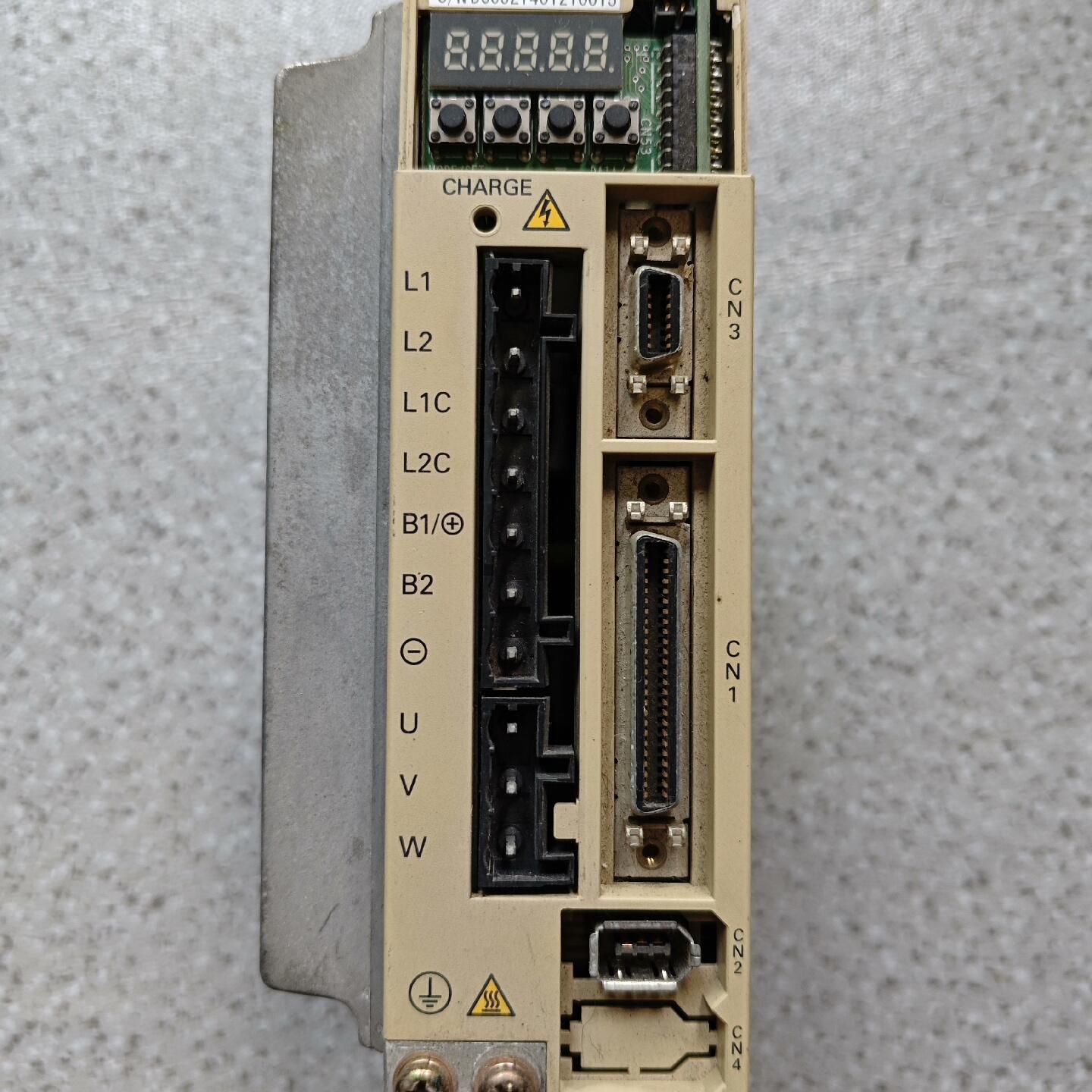 SGDS-04A01A 安川伺服驱动器400W 拆机实物图