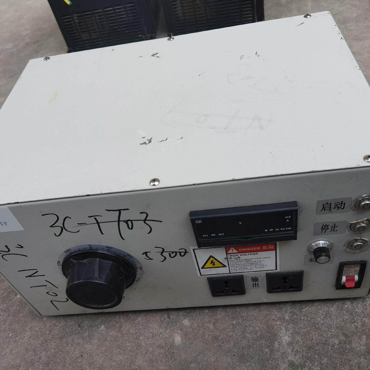 交流可调电源0-300V详见下图。电压电流均可调 重达30多
