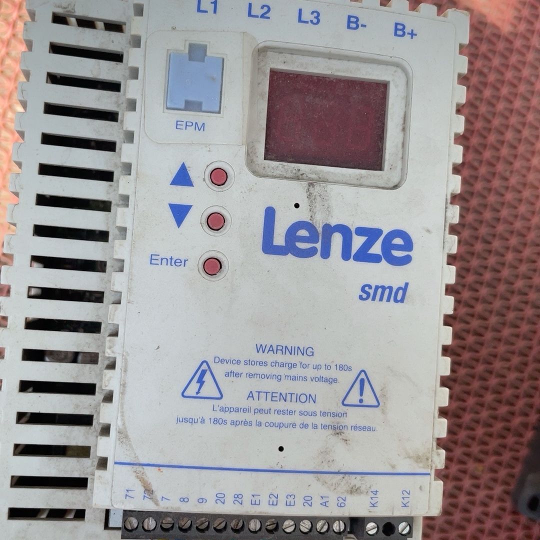 lenze变频器ESmd152l4txa 功能包好 成色如图