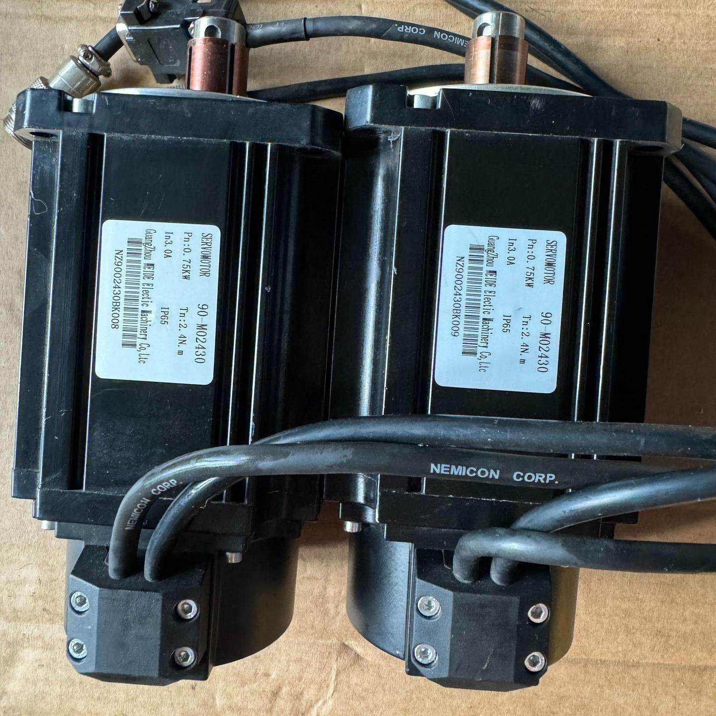 韦德750W伺服电机：90-M02430 实物拍摄成色可以