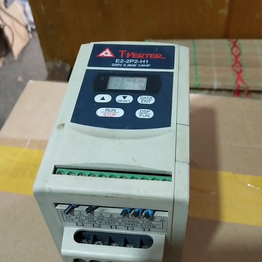 变频器E2-2P2-H1  0.2kw  220V