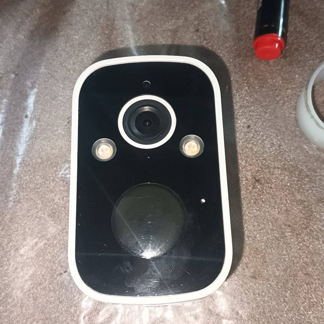 4G免插电门口摄像头 成色如图 功能包好 没有卡没有其他配件