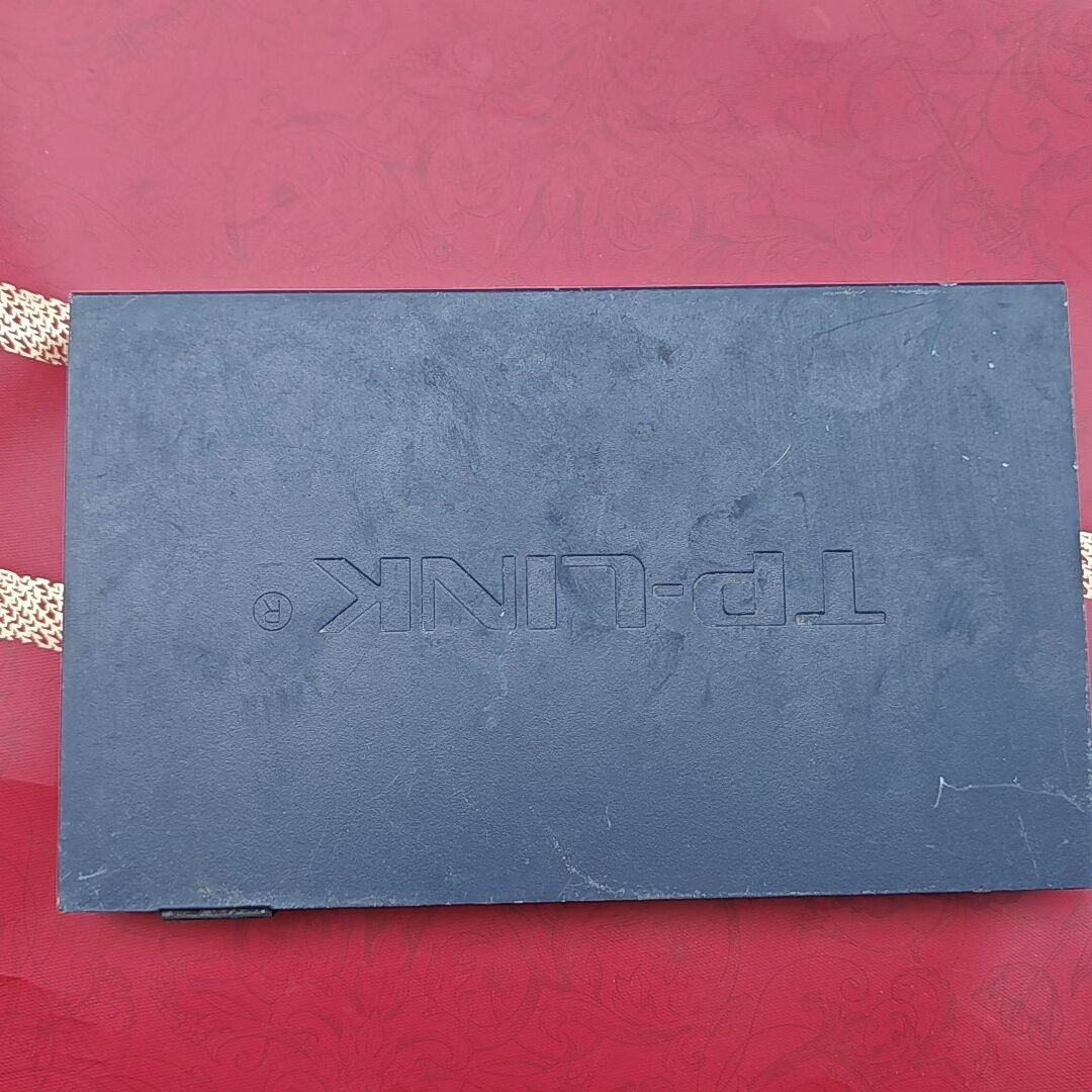 TP-LINK 。8口全千兆非网管交换机。交换机 TL-SG