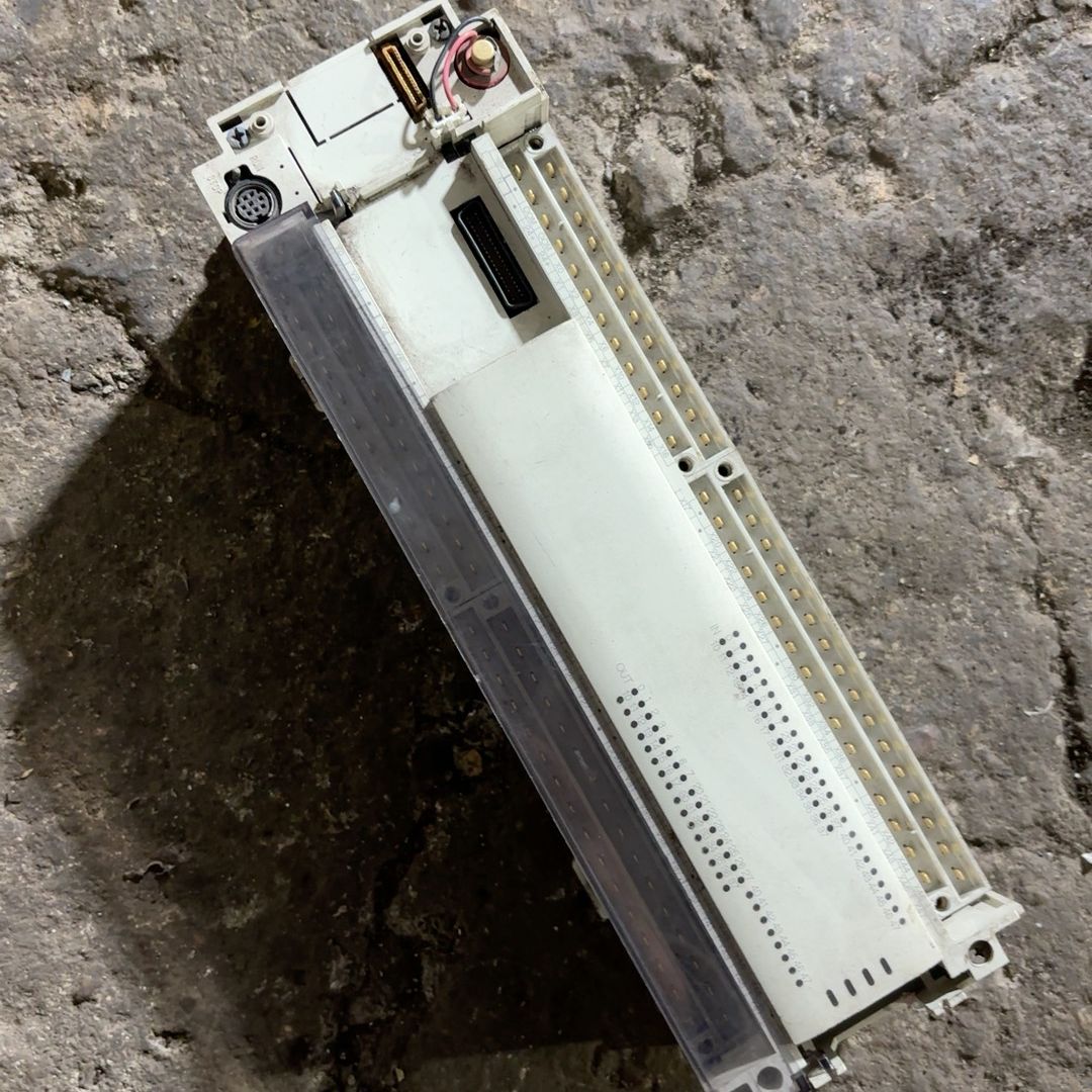 PLC FX2N-80MR-001 几乎 上电绿灯实