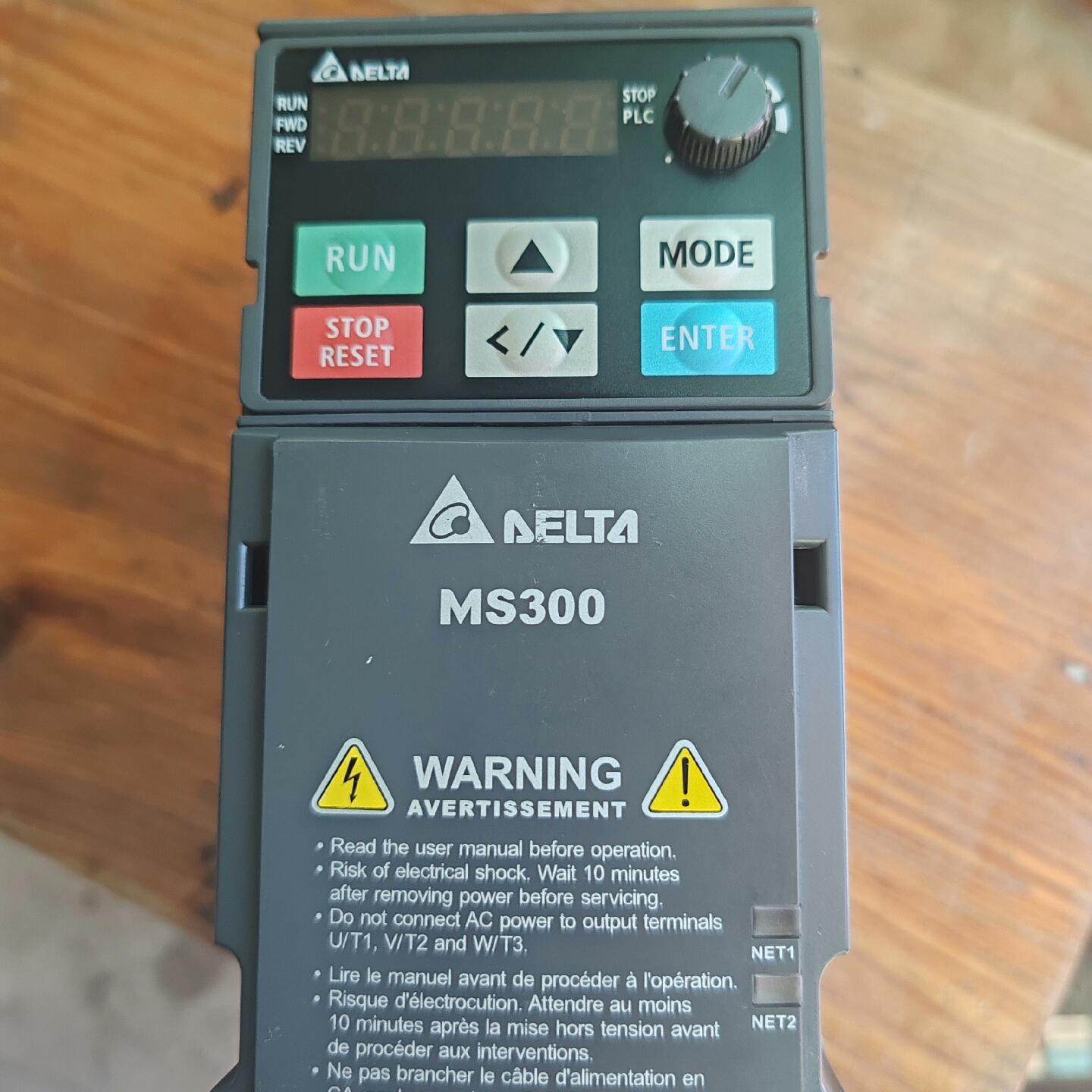 台达变频器MS300 220V0.4KW输出正常功能正常 成