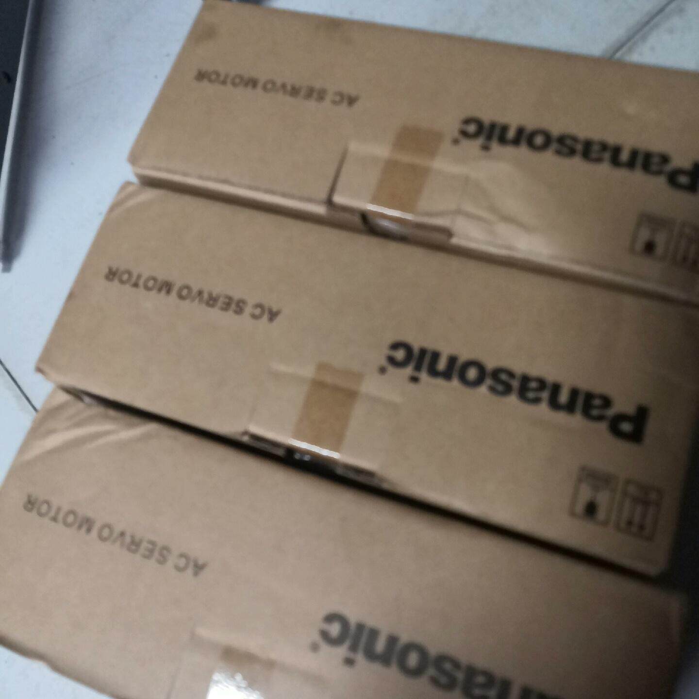 电机  MHMF042L1U2M 实物