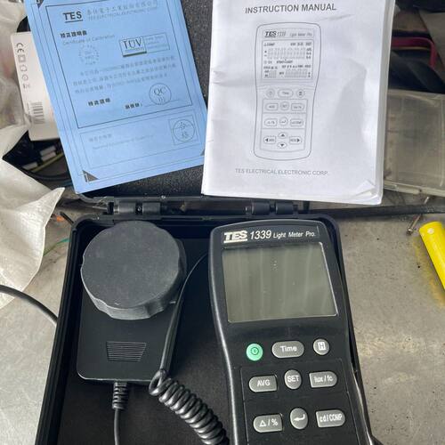 泰仕TES1339专业级照度计