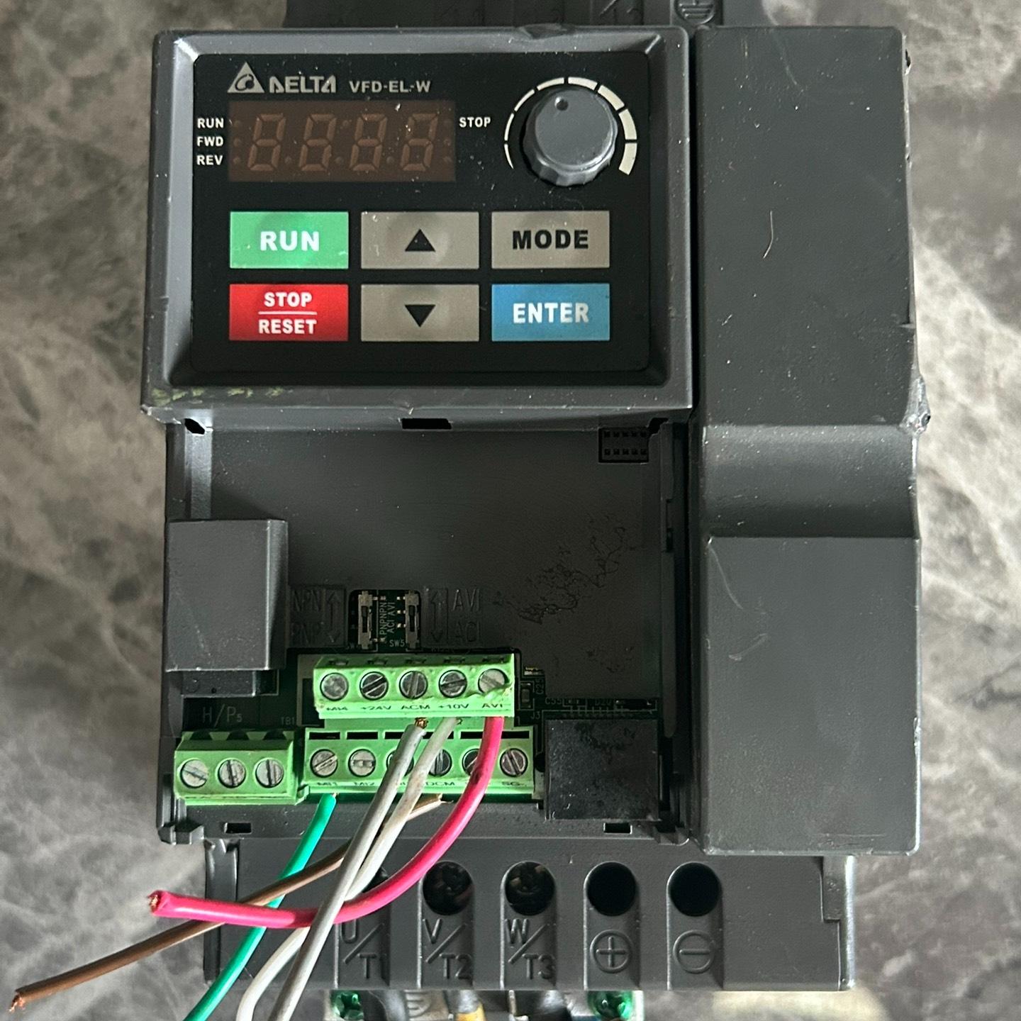 台达变频器VFD015EL21W.    1.5KW.