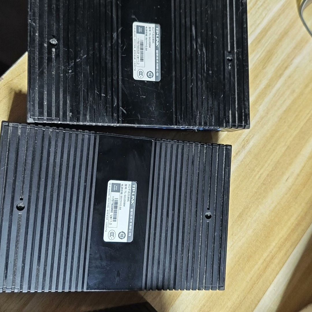 TP -1008M 8口千兆交换机3台