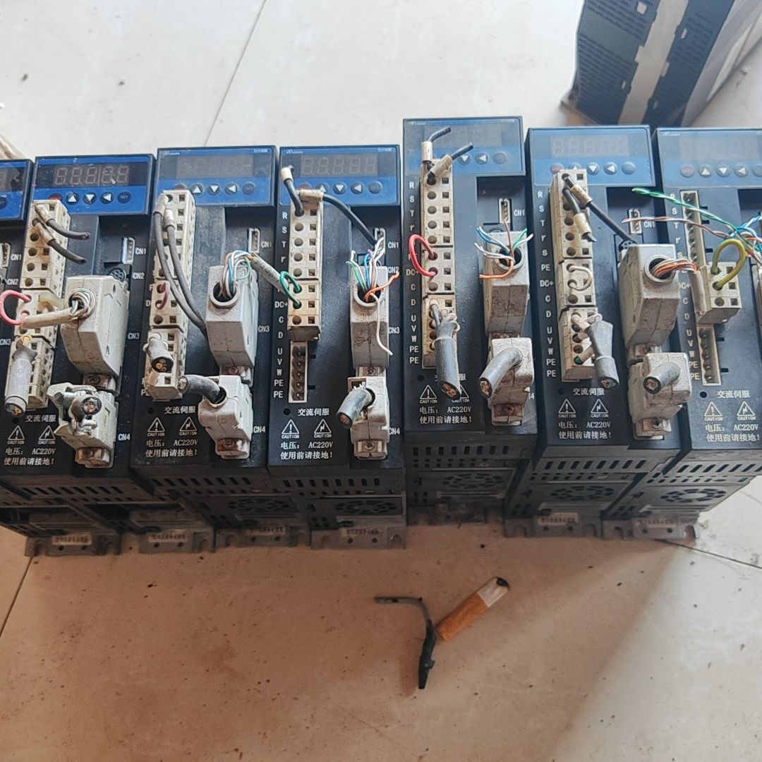 出售力川伺服驱动器和电机套装！型号为LCDB2-072002