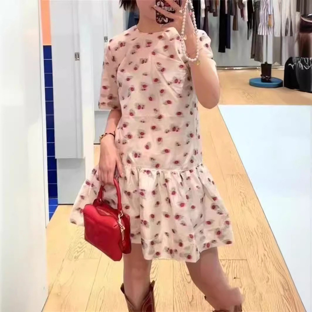 北欧小众2024春夏新款欧根纱刺绣碎花露背迷你裙甜美公主裙短裙