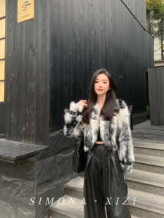 SIMONA23冬新款 水墨 黑白渐变环保皮草羊羔毛外套拼接皮领短款