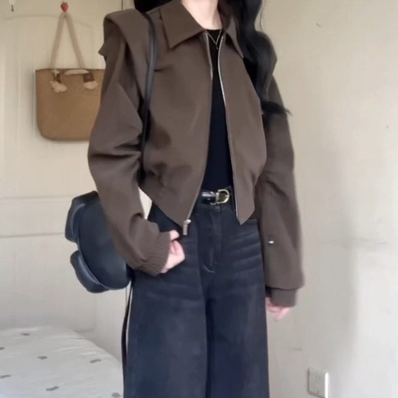 早春棕色短款外套女春秋款2026新款独特超好看显瘦小个子初春夹克