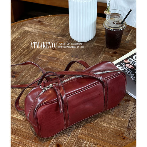 吕小布 | 简约质感老钱风 水洗植鞣头层牛皮单肩腋下保龄球包包女