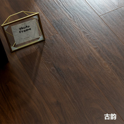 强化复合木地板白色结疤纹胡桃色设计师款耐磨12mm做旧中古侘寂风