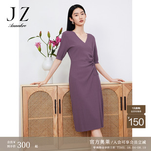 玖姿奥莱安娜蔻显瘦抽褶针织连衣裙女装夏新肌理条纹小众V领裙子