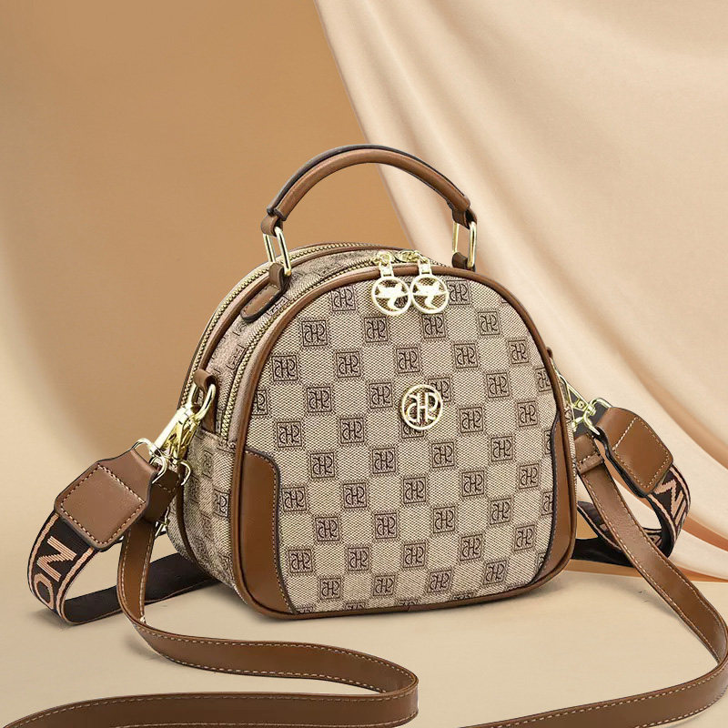 精致女士斜挎小包包女2026新款潮高级感百搭质感大容量单肩手提包