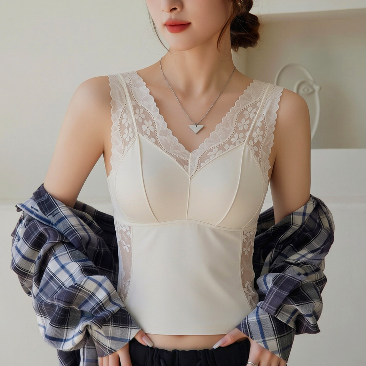 性感蕾丝吊带背心女内搭夏季薄款美背文胸一体独特镂空上衣带胸垫