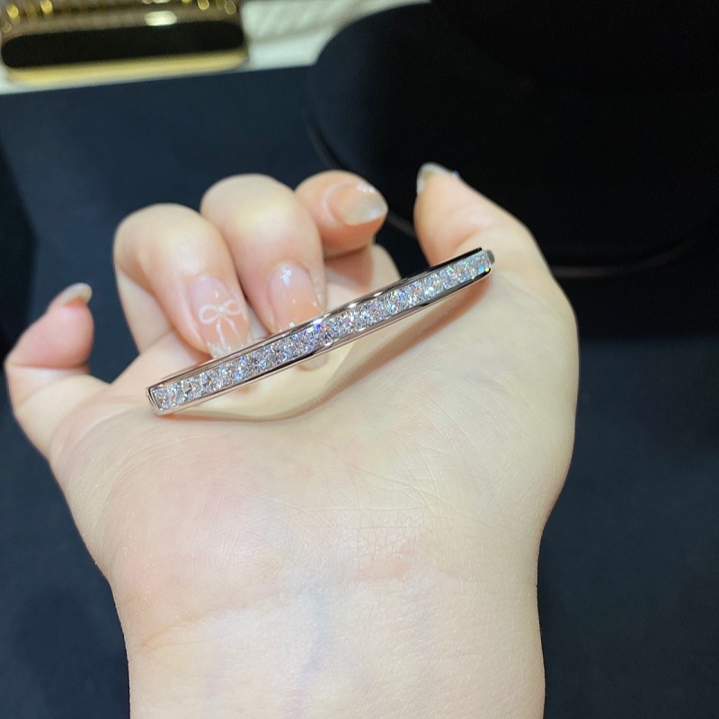 公主方手镯轨道镶工艺很高级