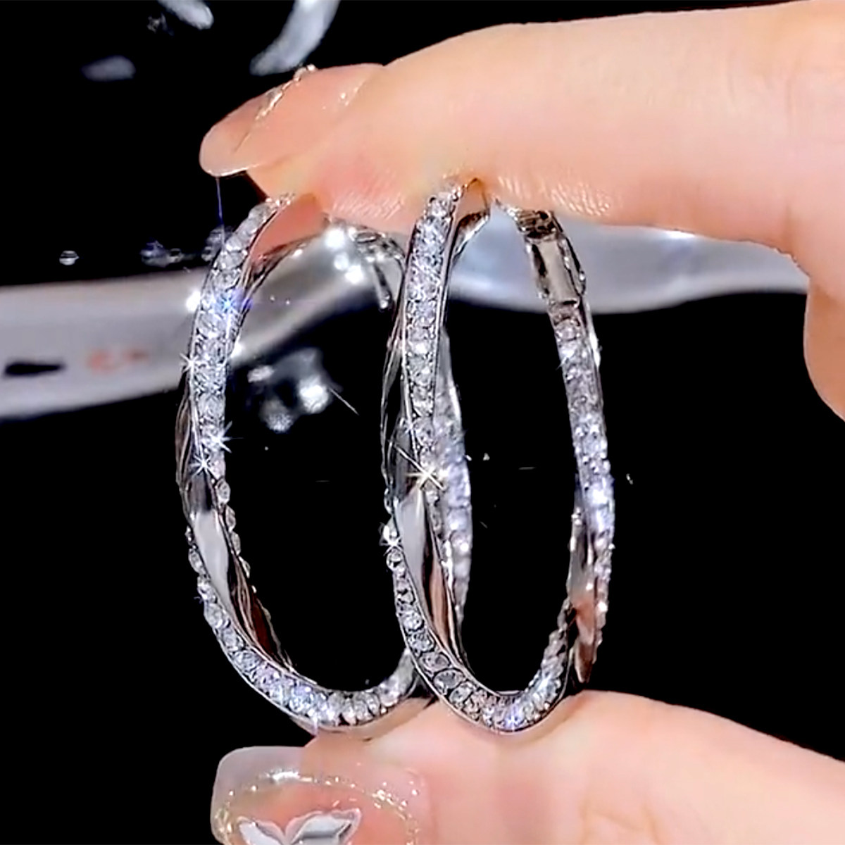 欧美风法式微镶钻扭曲耳环百搭个性大耳圈独特设计显瘦素圈轻奢感,饰品/流行首饰/时尚饰品新,耳环,淘宝优惠券,粉丝福利购,淘宝优惠卷