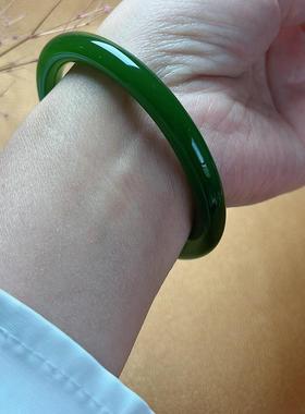 收藏级新疆碧玉圆条手镯和田玉菠菜绿细圆条玉镯阳绿辣色正圈手镯