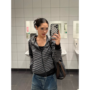 F383 复古十字架斜边拉链连帽卫衣女条纹休闲宽松百搭外套ins 美式