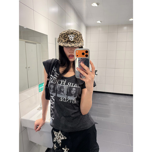 F383涂鸦人物字母印花正肩短袖