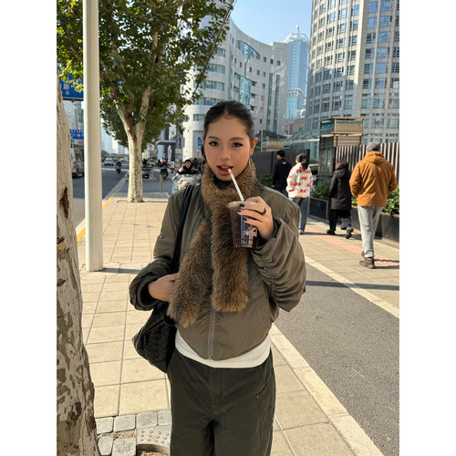 F383座山雕大毛领拼接夹克棉服