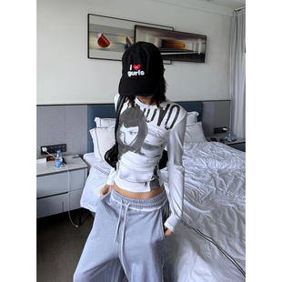 T恤辣妹修身 复古人物字母印花正肩长袖 显瘦圆领打底上衣 美式 F383