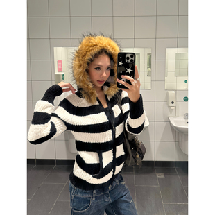 F383 美式复古黑白条纹毛领连帽毛衣外套修身显瘦高级慵懒上衣ins