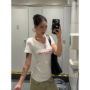 白色V领设计十字刺绣夏季 F383 T恤显瘦修身 复古短袖 女 2025美式