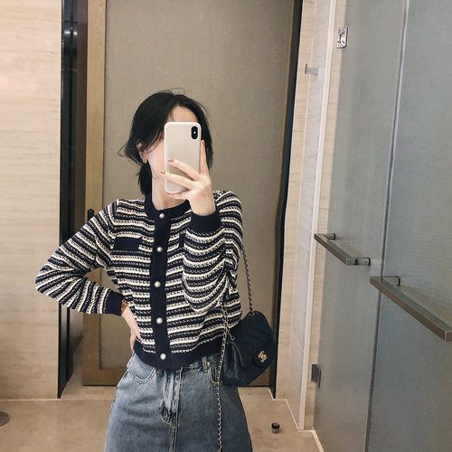 条纹针织蓝色圆领开衫