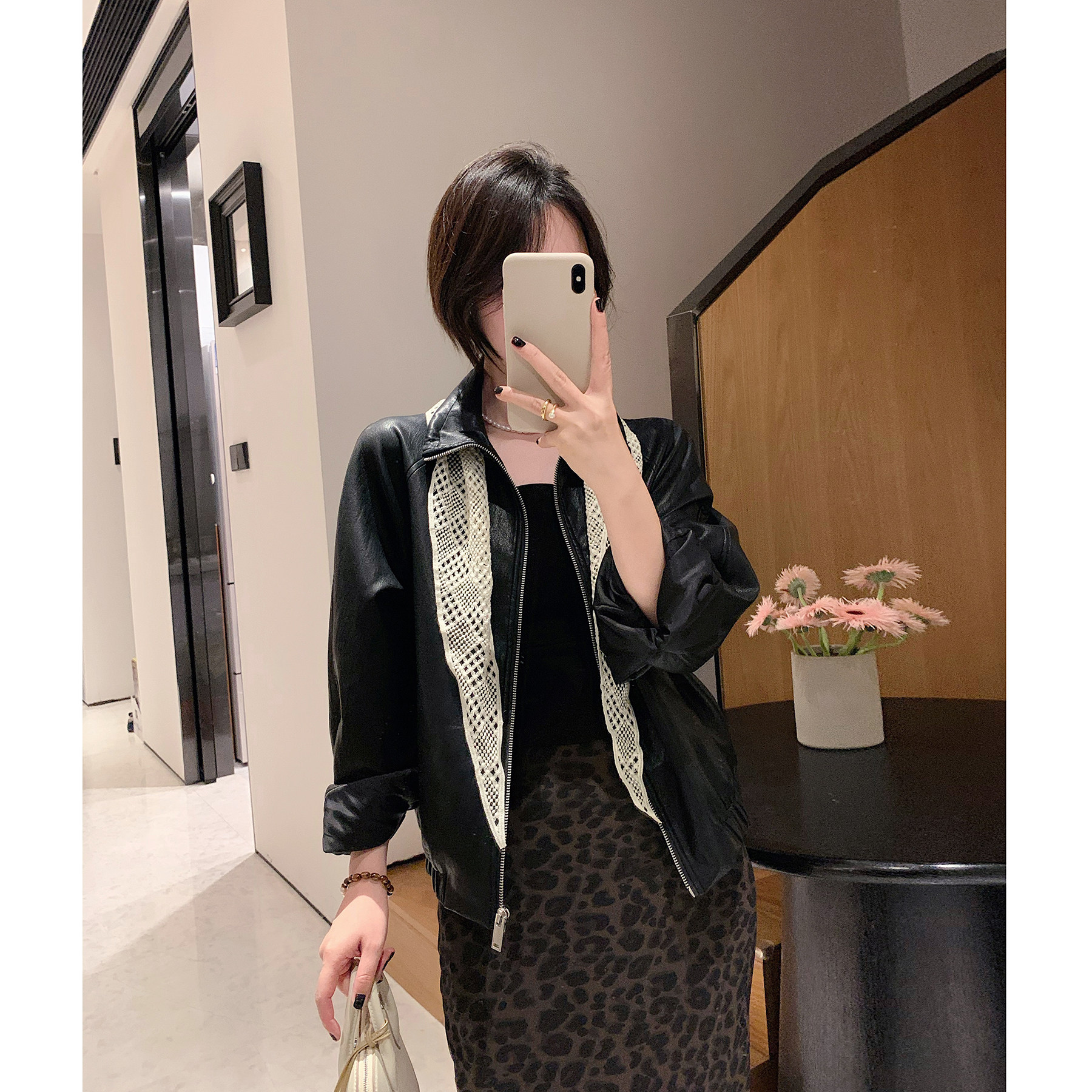 复古柔软领子抽绳皮衣