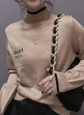 衣唯硕86023秋冬新款高领薄款撞色字母胸兜长袖针织衫打底衫女