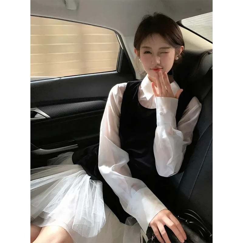 法式衬衫+网纱短裙+黑色上衣套装