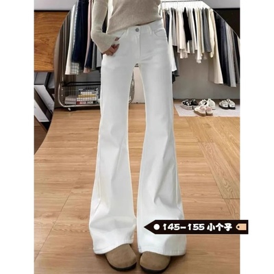 小个子白色不贴腿微喇叭牛仔裤女
