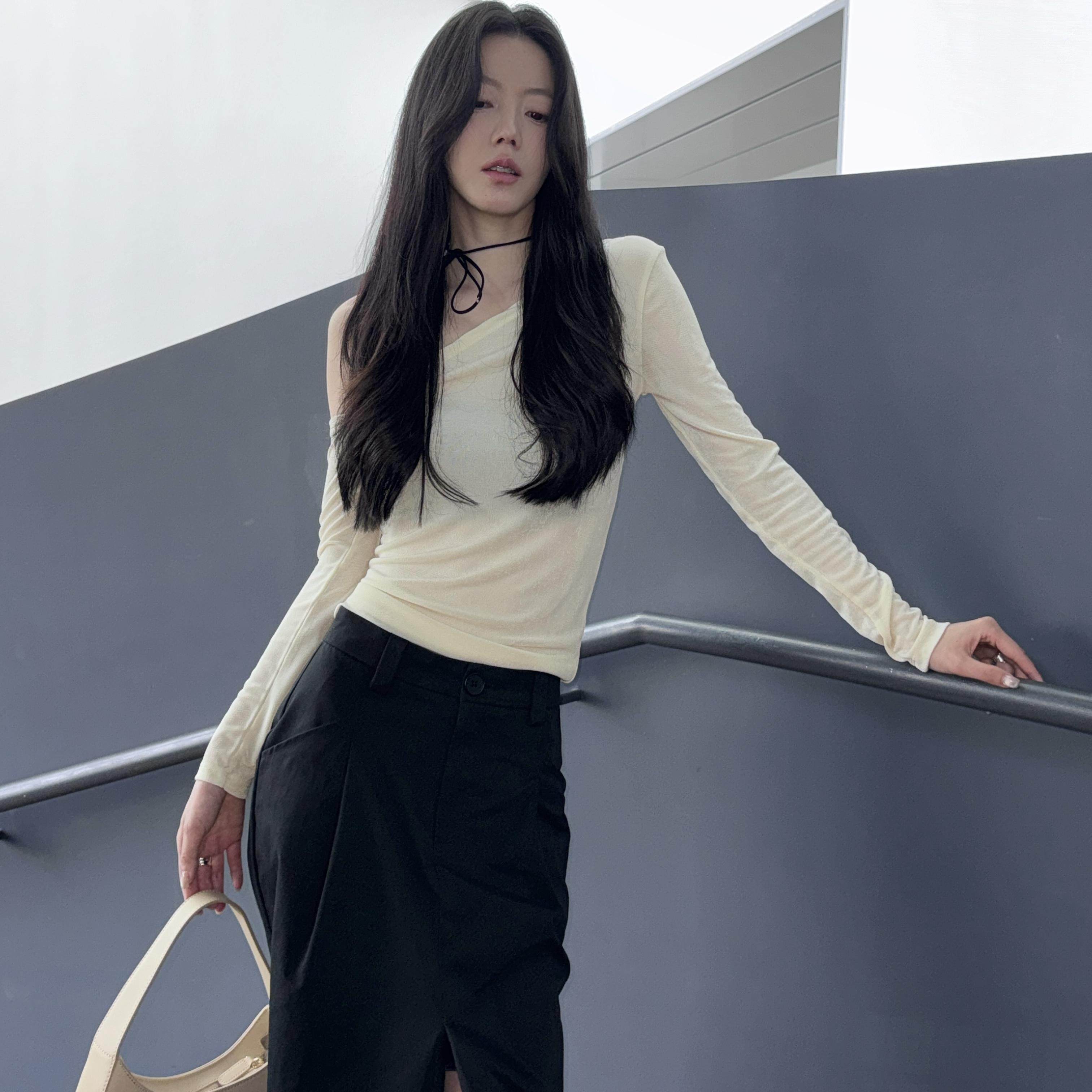 翎氤Lingyin韩系纯欲斜肩小女人气质长袖t恤高级感辣妹短上衣内搭