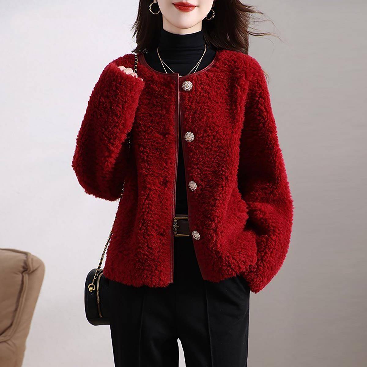 颗粒羊剪绒皮毛一体女冬2025新款羊羔毛皮草小香风短款红色外套