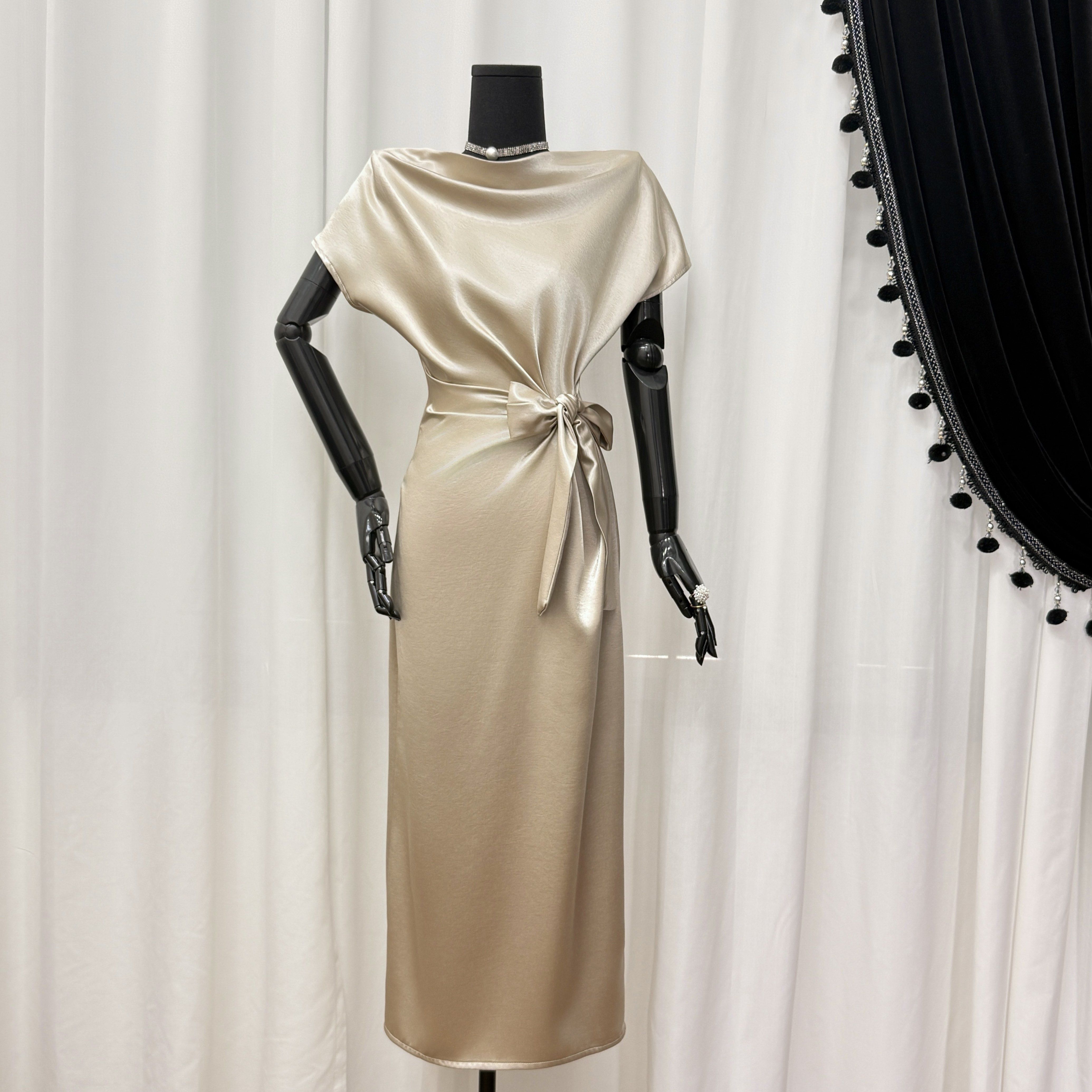 2025夏新款香槟色长款正肩连衣裙显瘦气质百搭收腰轻奢