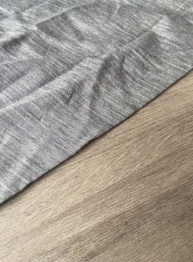 灰色羊绒5%羊毛95%弱弹力针织春秋面料舒适亲肤设计师T恤开衫布料