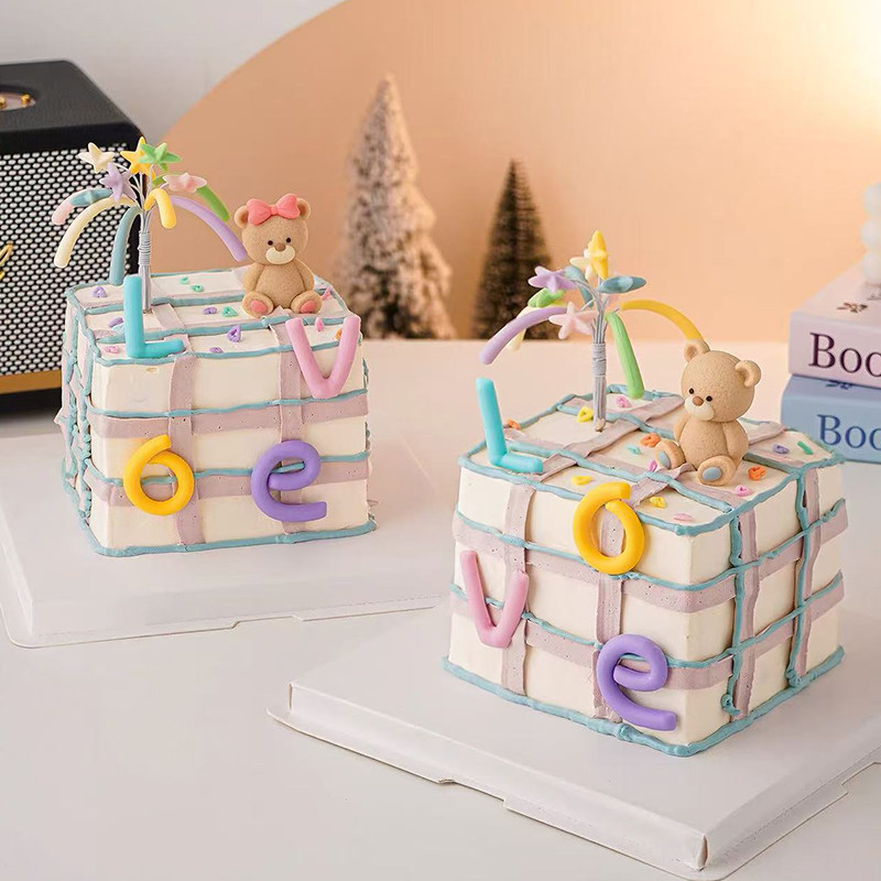 2.14情人节网红情侣小熊蛋糕装饰摆件彩色礼花love表白装扮插件,节庆用品/礼品,蛋糕/烘焙装饰用品,淘宝优惠券,粉丝福利购,淘宝优惠卷