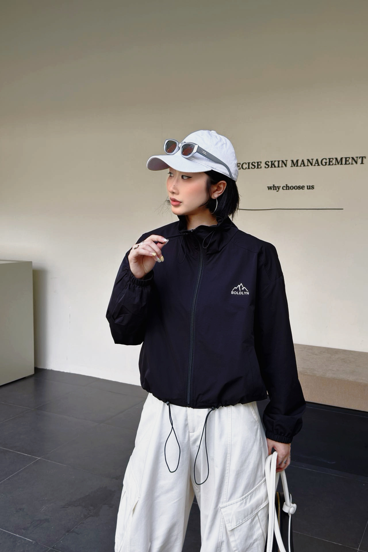 城市轻薄户外风立领拉链短外套女宽松抽绳百搭休闲风衣2026秋新款