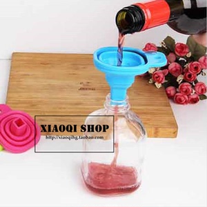 日本 随意伸缩式迷你小漏斗硅胶便携式漏斗油壶漏斗液体玻璃水