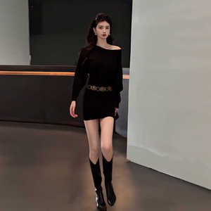 今年流行早秋气质御姐韩系修身包臀针织连衣裙圆领可斜肩两穿设计
