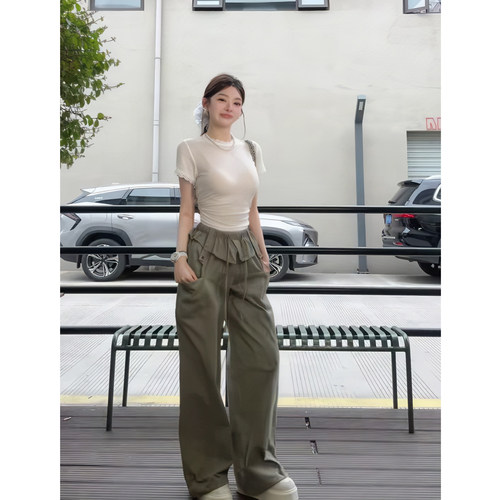 白蕾丝边圆领打底衫t恤绿工装裤