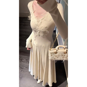 收腰显瘦长裙温柔风喇叭袖 法式 浪漫风V领针织连衣裙女长袖 花边绣