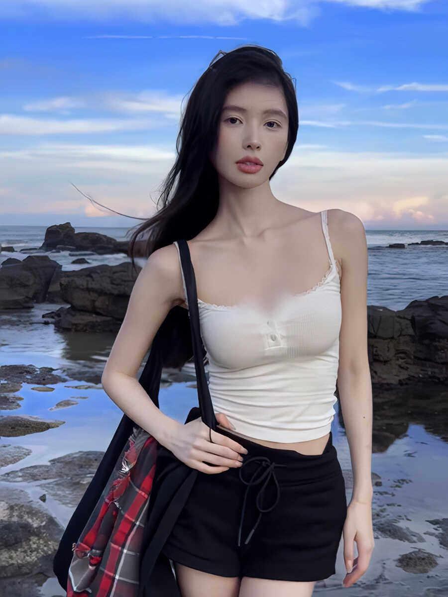 今年流行chic甜辣妹纯欲穿搭一整套女 蕾丝小吊带+抽绳短裤两件套
