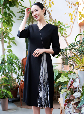 皮尔卡丹女26春季新款黑色V领A字裙百褶拼接连衣裙P51023E5014B0