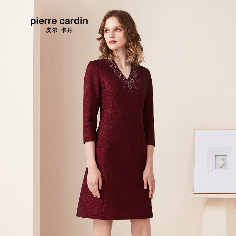 商场同款皮尔卡丹女春季新款酒红色长袖连衣裙时尚V领A字裙